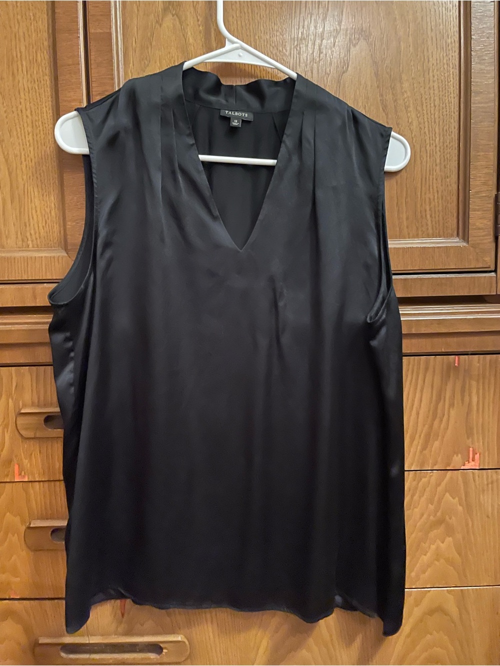 Talbots Silk Tank Top Black V Neck Sleeveless Shell Blouse Satin side zip sz 12